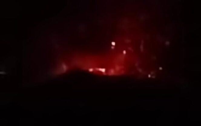 
 Anak Krakatau Batuk Lagi Malam Ini